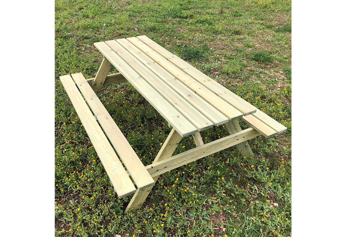 Το τραπέζι σε έναν κήπο